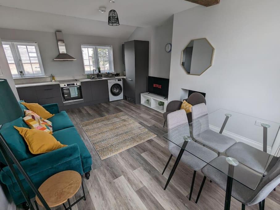 31 High Street - Modern & Stylish 2-Bed Apartment - Inc Parking Husbands Bosworth Buitenkant foto